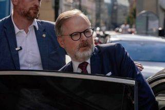 Máš to spočítané. Fiala zveřejnil drsné video z návštěvy v Ostravě, kde byl obklopen ochrankou